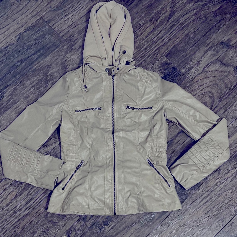 Beautiful brand new stylish PU leather jacket size S/M. It has detachable hood.
